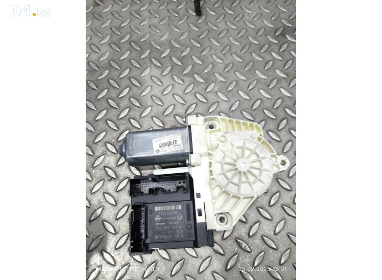 Моторчик стеклоподъемника передний правый к Volkswagen Passat undefined г.