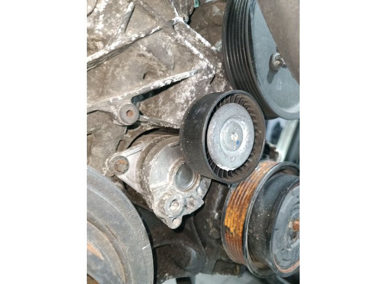 Натяжитель ремня генератора к Mercedes C W203, 2005г.