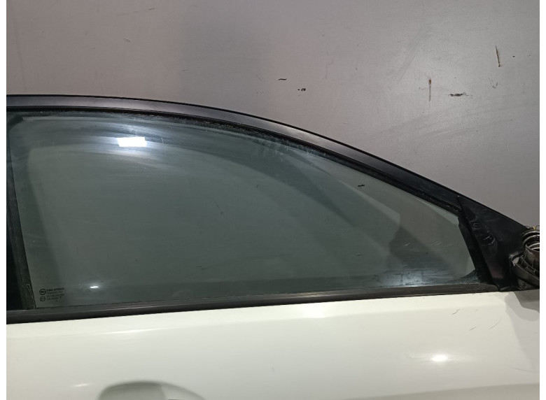 Стекло двери передней правой к Kia Rio