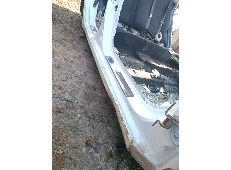 Порог правый к Kia Rio, 2012г.