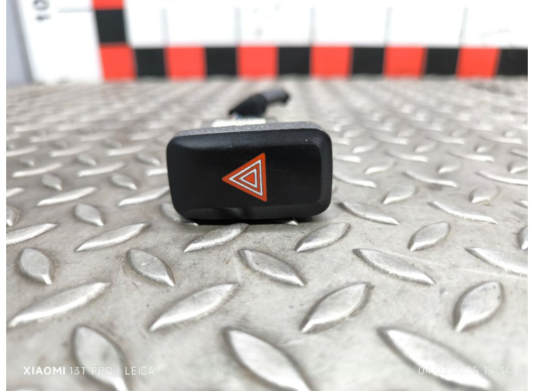 Кнопка аварийной сигнализации к Kia Rio