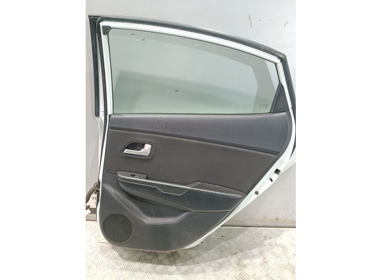 Обшивка двери задней правой (дверная карта) к Kia Rio