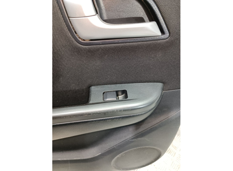 Кнопка стеклоподъемника заднего левого к Kia Rio