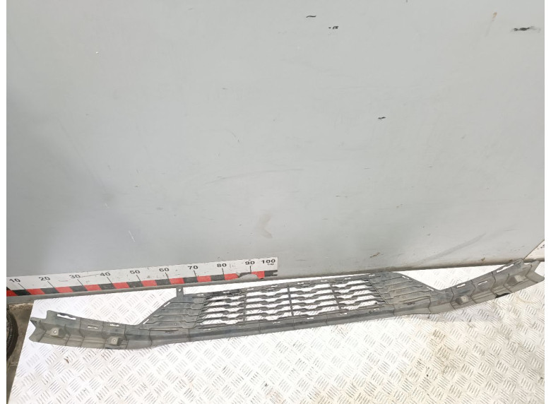 Заглушка (решетка) в бампер передний к Kia Rio