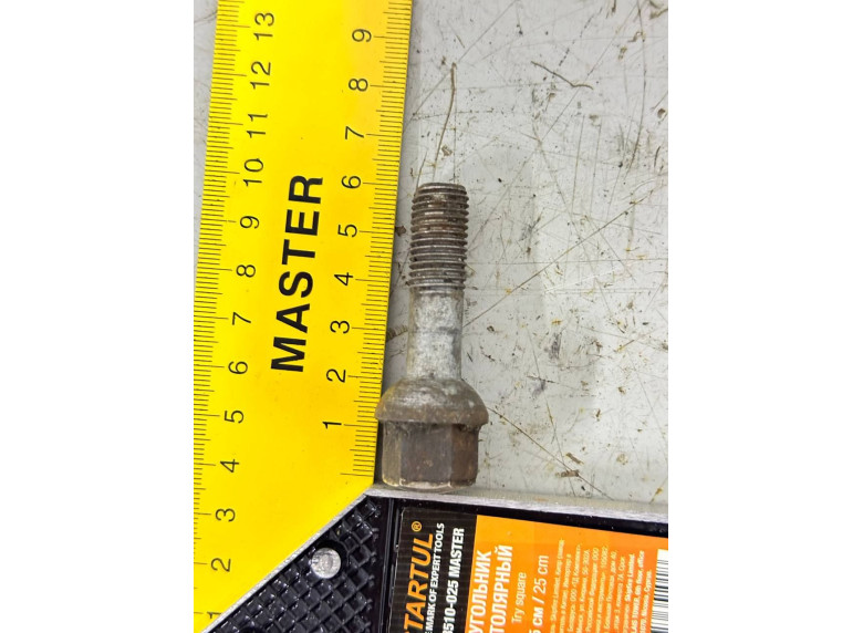 Болт колесный к Mercedes CL, 2000г.