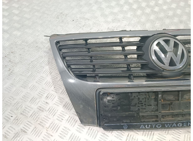 Решетка радиатора к Volkswagen Passat, 2007г.