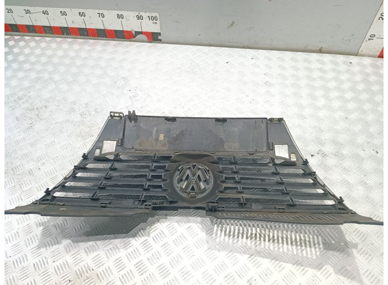 Решетка радиатора к Volkswagen Passat, 2007г.