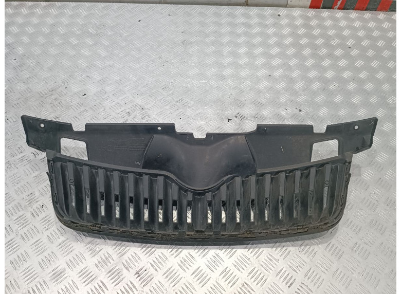 Решетка радиатора к Skoda Fabia, 2013г.