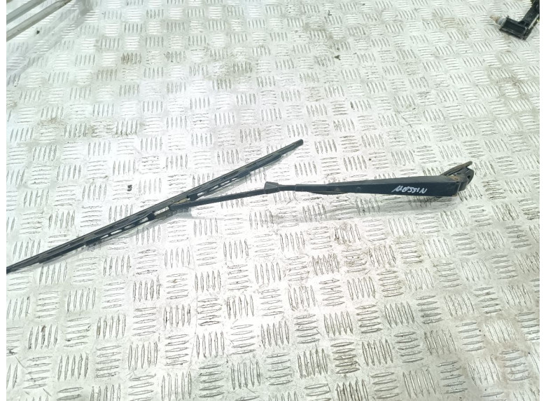 Щеткодержатель (поводок стеклоочистителя, дворник) к Nissan Cabstar