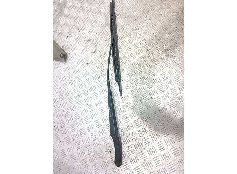 Щеткодержатель (поводок стеклоочистителя, дворник) к Volkswagen Transporter, 2010г.