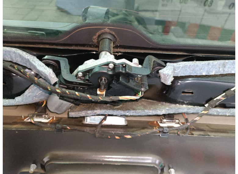 Моторчик заднего стеклоочистителя (дворника) к Volkswagen Golf, 2008г.