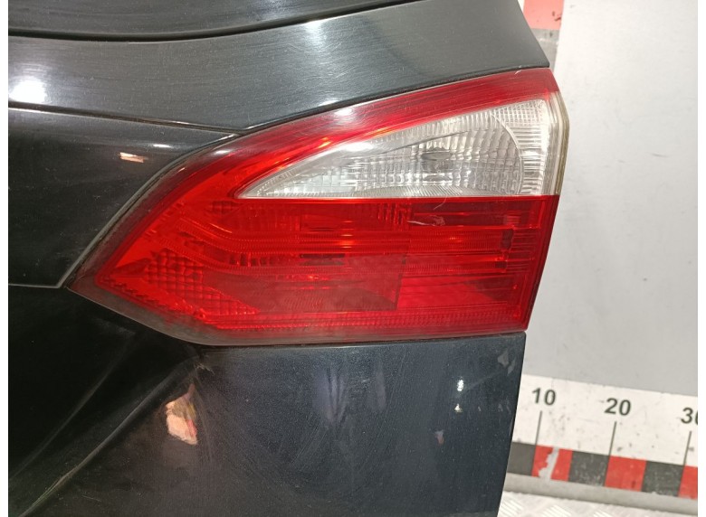 Фонарь крышки багажника правый к Ford Focus
