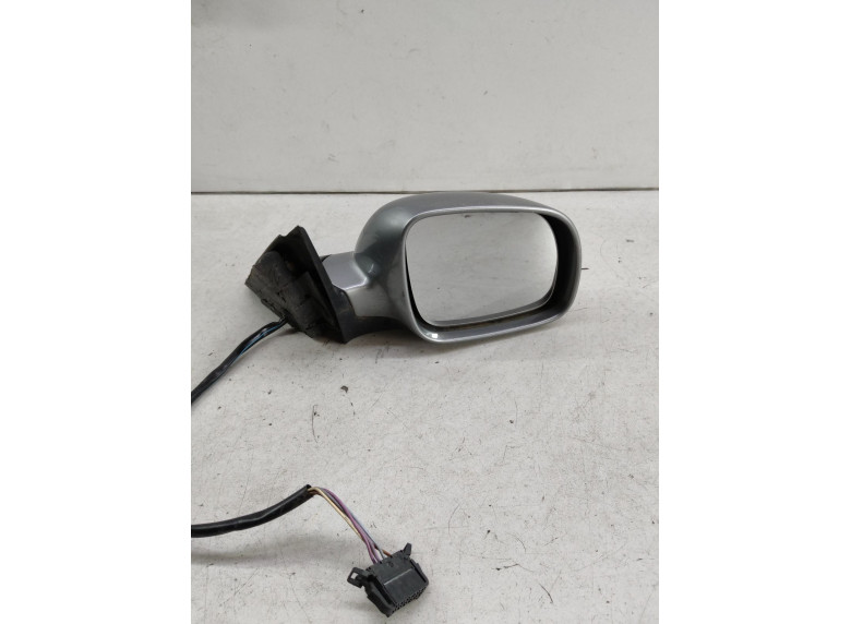 Зеркало наружное правое к Volkswagen Passat, 2001г.