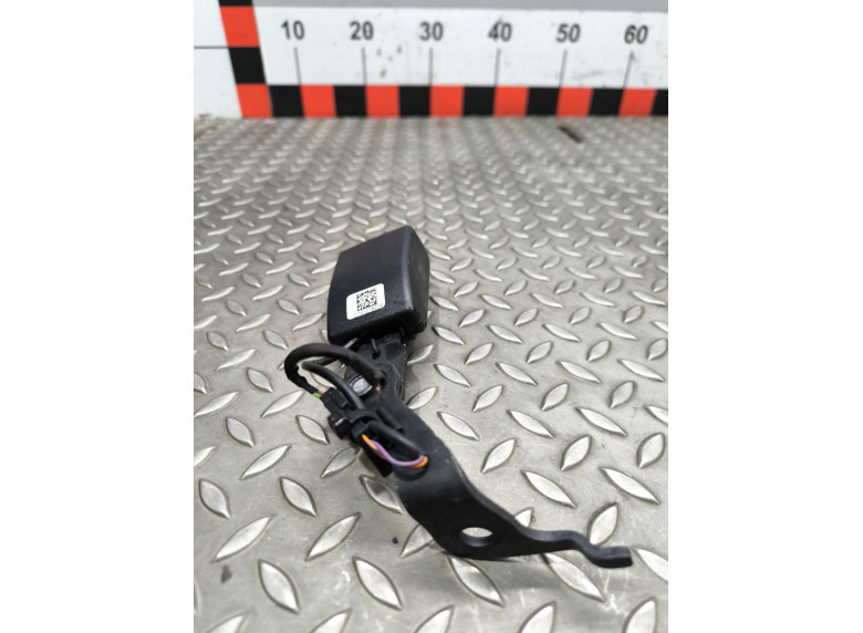 Замок ремня безопасности к BMW 5 G30/G31, 2017г.