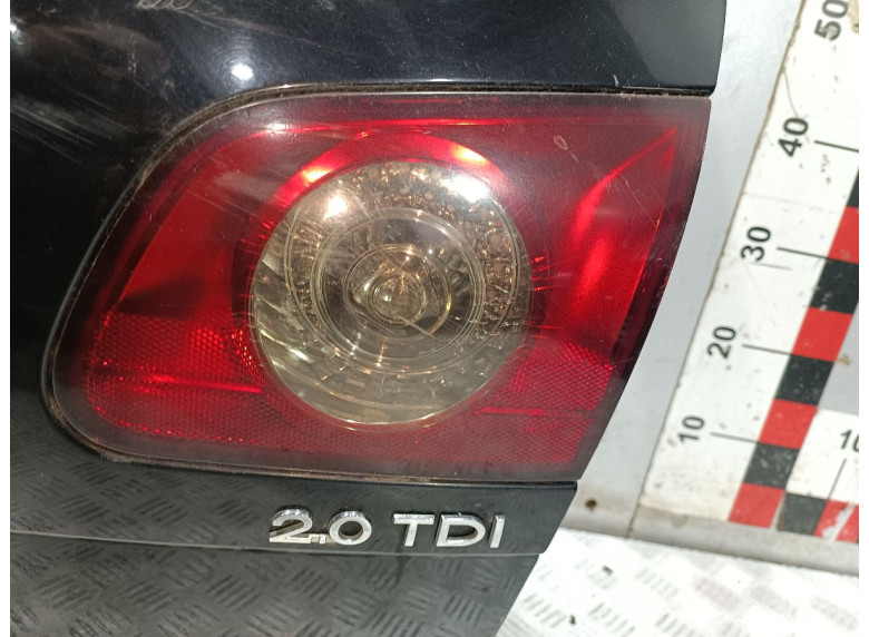 Фонарь крышки багажника правый к Volkswagen Passat, 2008г.
