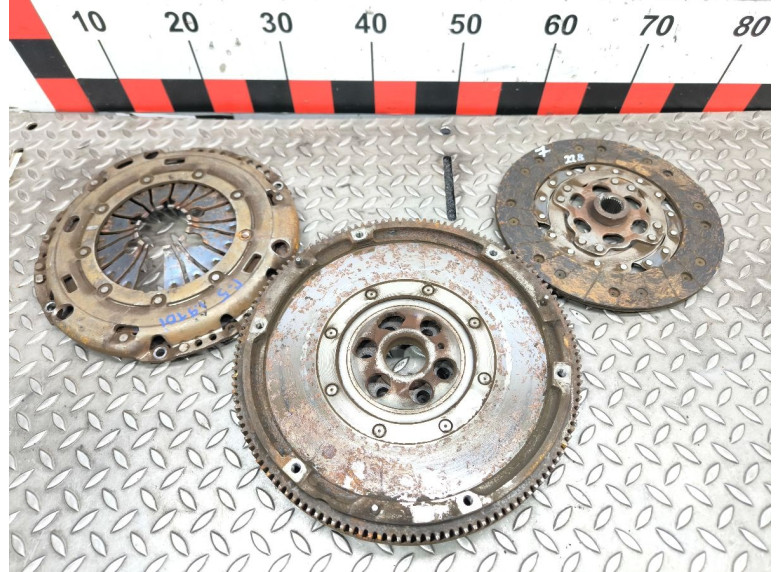 Комплект сцепления к Volkswagen Golf, 2005г.