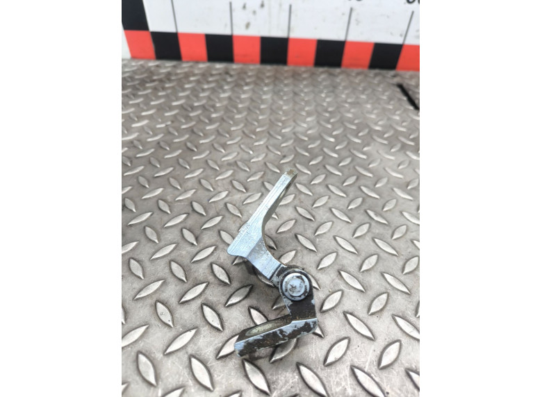 Петля двери передней правой к Volkswagen Passat, 2006г.