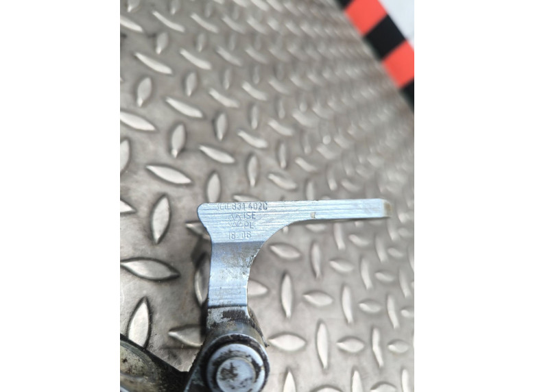 Петля двери передней правой к Volkswagen Passat, 2006г.