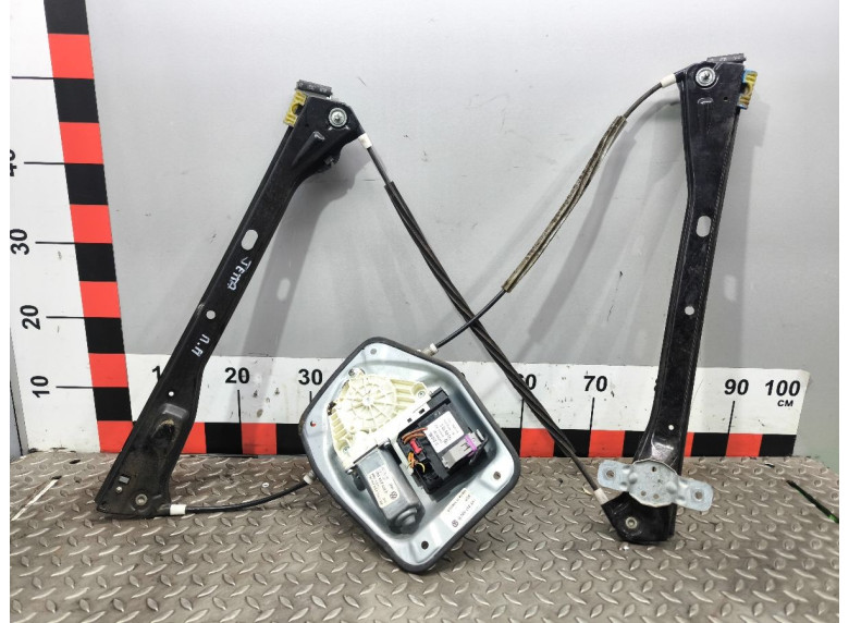 Стеклоподъемник электрический передний правый к Volkswagen Jetta, 2006г.