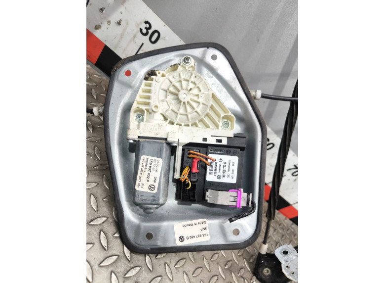 Стеклоподъемник электрический передний правый к Volkswagen Jetta, 2006г.