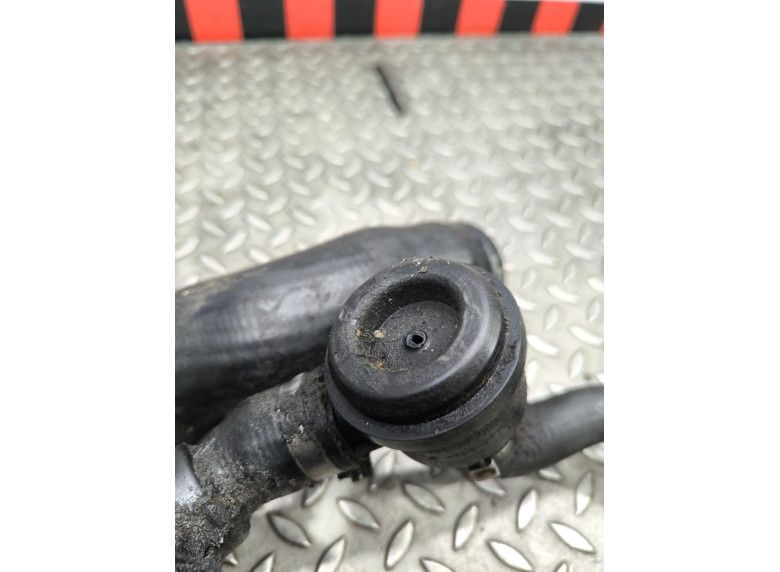 Патрубок интеркулера к Volkswagen Passat, 2000г.