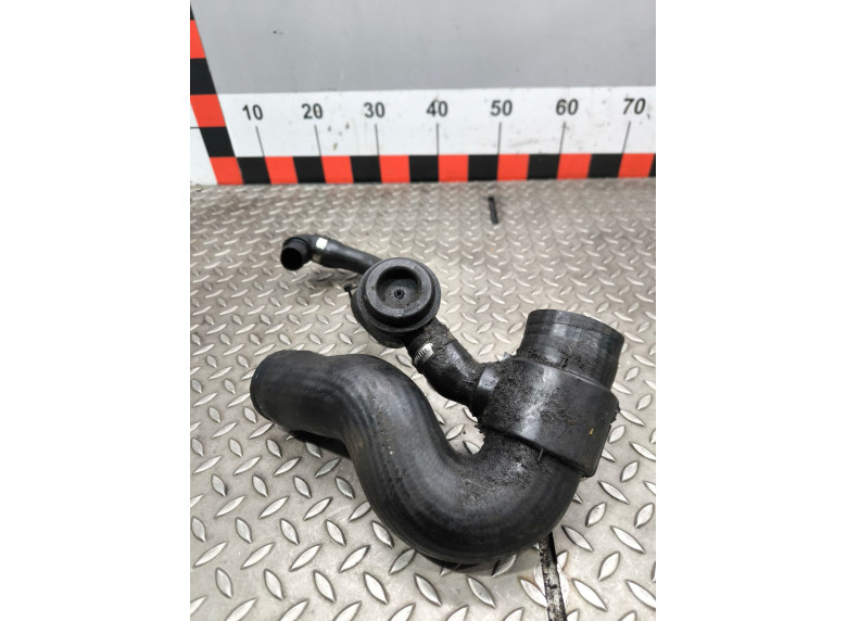 Патрубок интеркулера к Volkswagen Passat, 2000г.