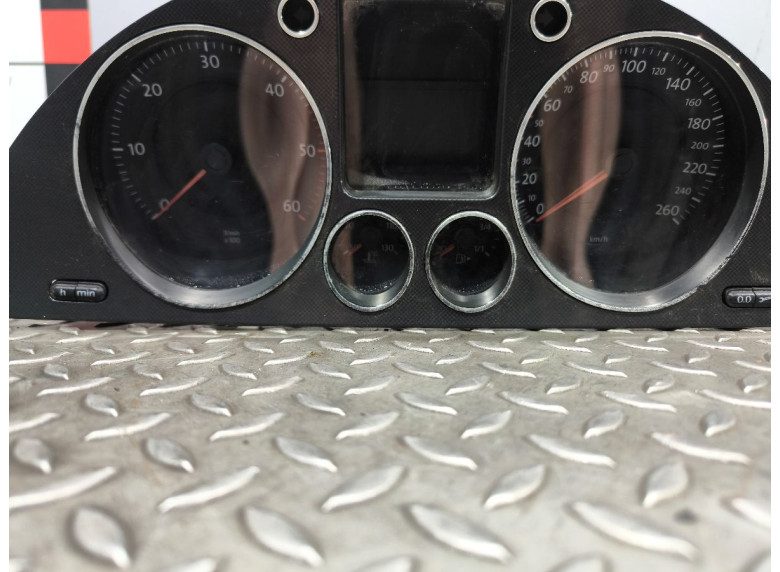 Щиток приборов (приборная панель) к Volkswagen Passat, 2006г.