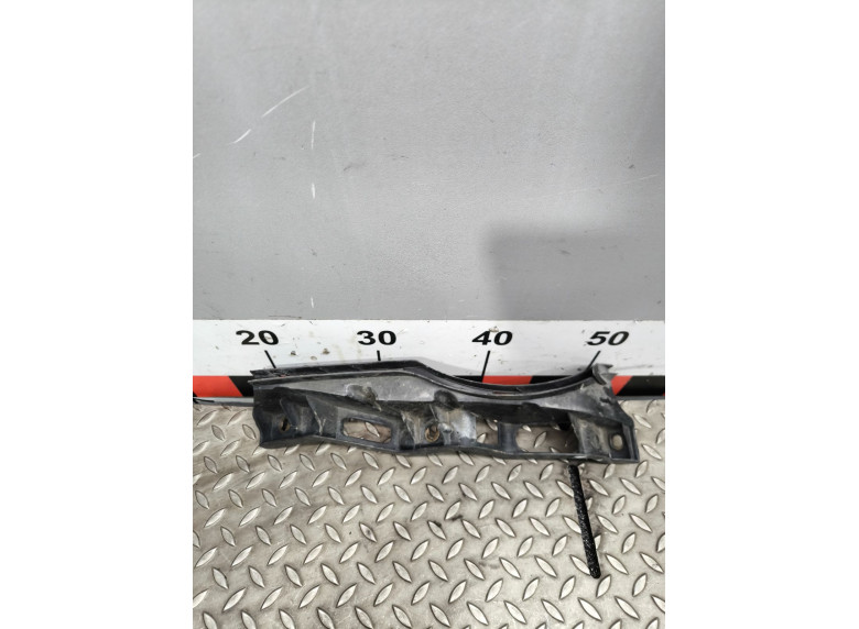 Кронштейн крепления бампера переднего к Volkswagen Passat, 2006г.