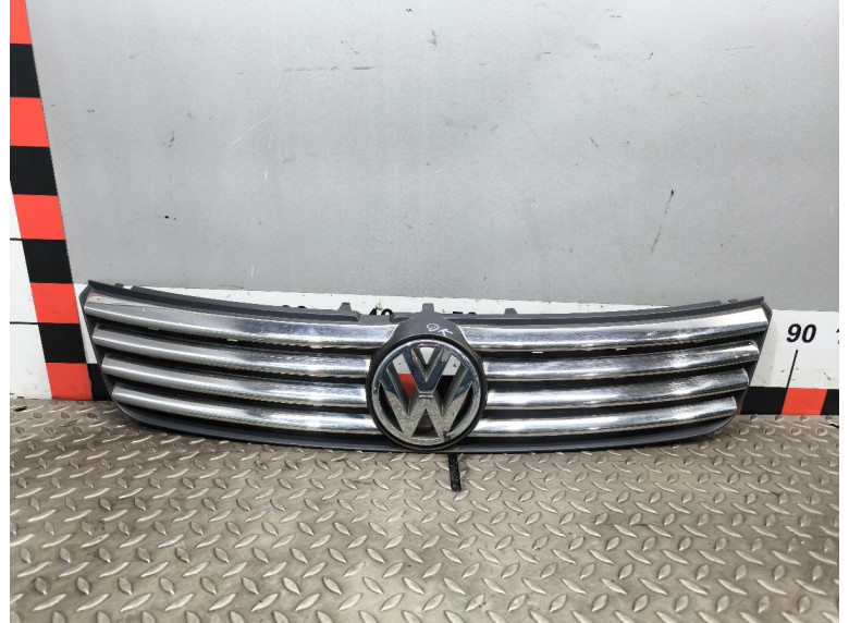 Решетка радиатора к Volkswagen Passat, 1999г.