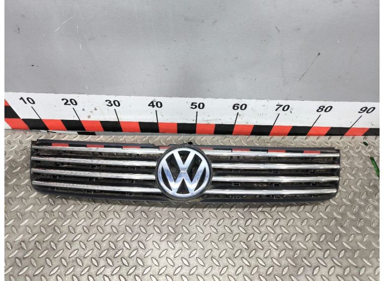 Решетка радиатора к Volkswagen Passat, 1999г.