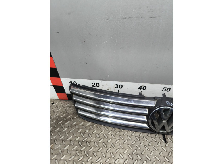 Решетка радиатора к Volkswagen Passat, 1999г.