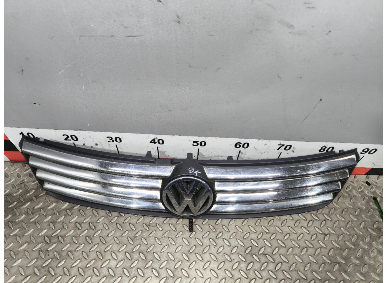 Решетка радиатора к Volkswagen Passat, 1999г.