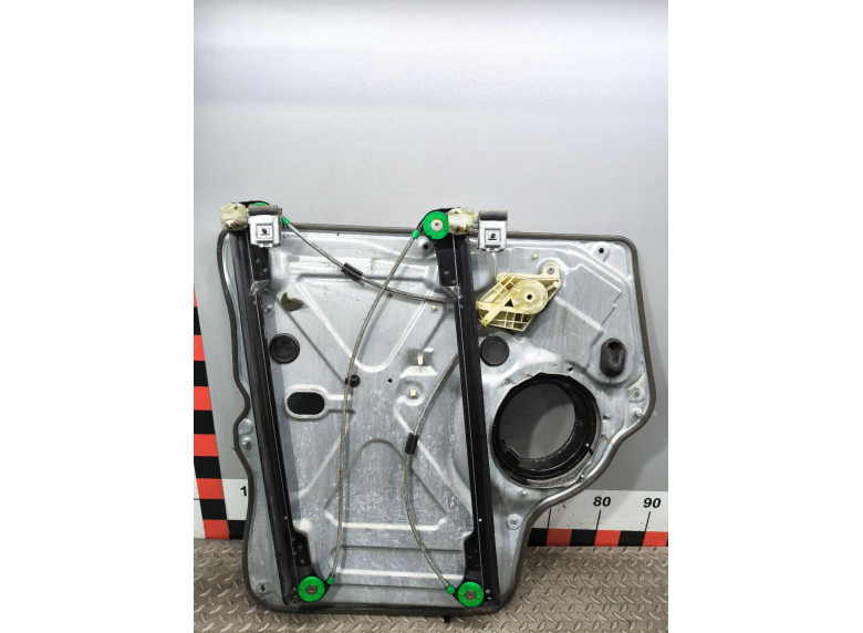 Стеклоподъемник электрический передний правый к Volkswagen Multivan, 2010г.