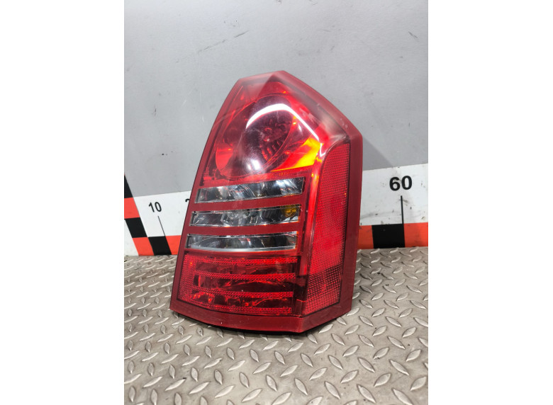 Фонарь задний правый к Фонарь задний правый к Chrysler 300C undefined г. 300C