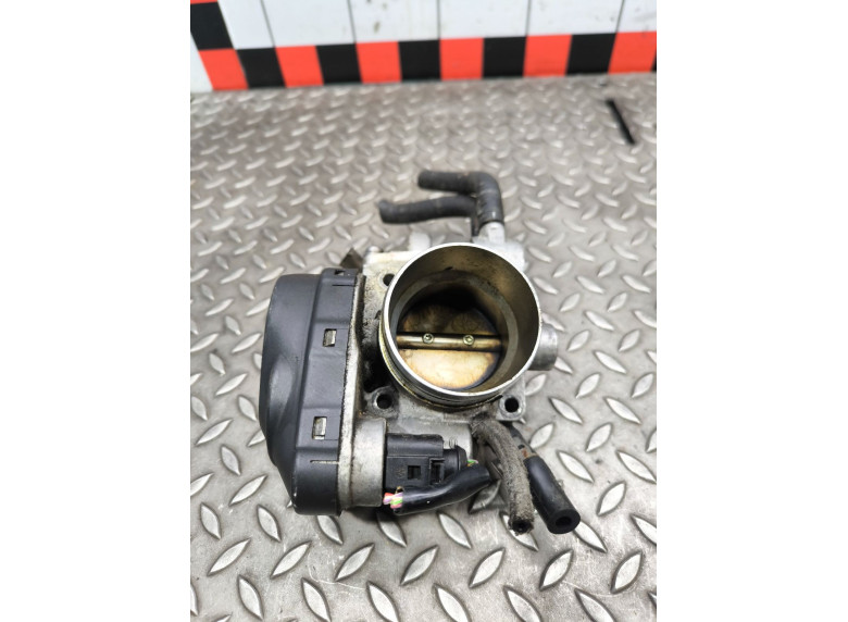 Заслонка дроссельная к Volkswagen Passat, 2002г.