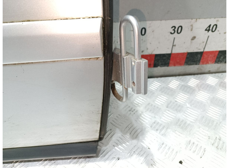 Петля двери задней правой к Audi A6, 2001г.