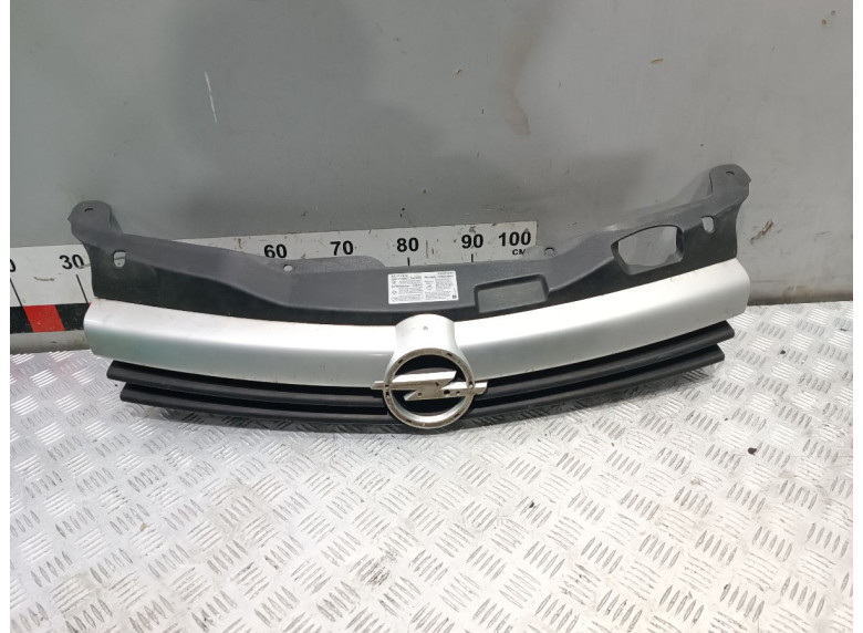 Решетка радиатора к Opel Astra, 2005г.