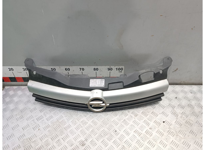 Решетка радиатора к Opel Astra, 2005г.