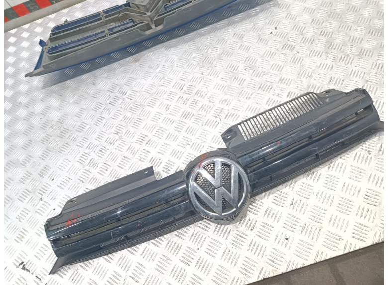 Решетка радиатора к Volkswagen Golf, 2008г.
