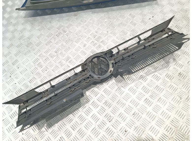 Решетка радиатора к Volkswagen Golf, 2008г.