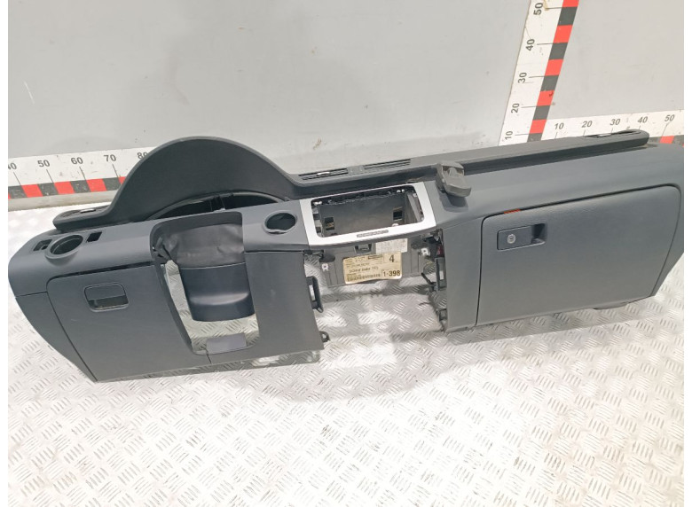 Панель передняя салона (торпедо) к Volkswagen Passat, 2008г.