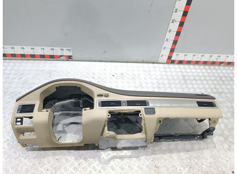 Панель передняя салона (торпедо) к Volvo V70