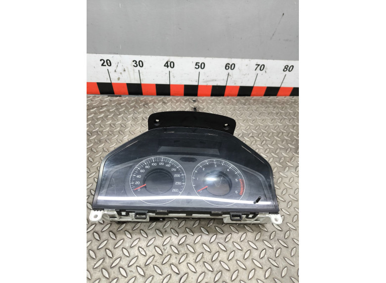 Щиток приборов (приборная панель) к Volvo V70, 2008г.