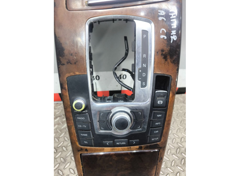 Консоль салона (кулисная часть) к Audi A6, 2006г.