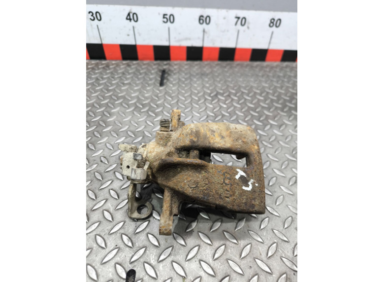 Суппорт задний правый к Volkswagen Multivan, 2005г.