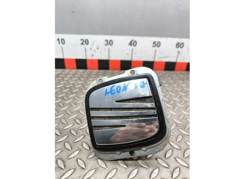 Кнопка открытия багажника к Seat Leon