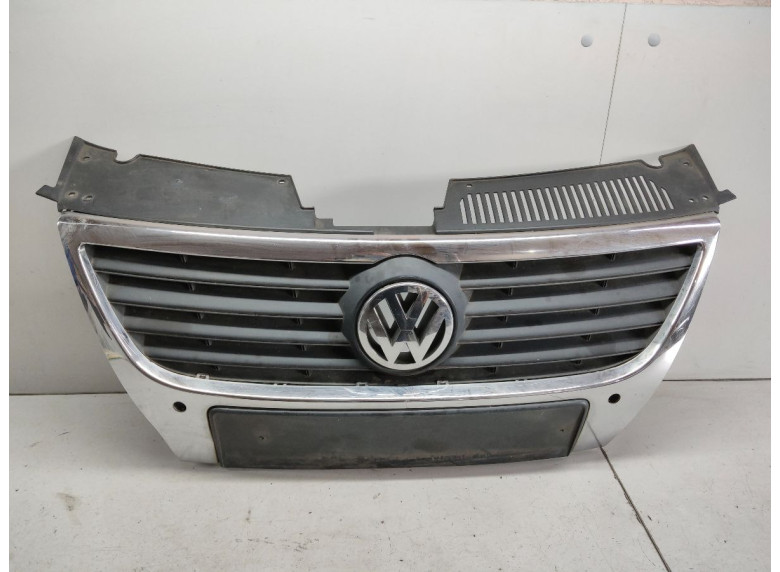 Решетка радиатора к Volkswagen Passat, 2006г.