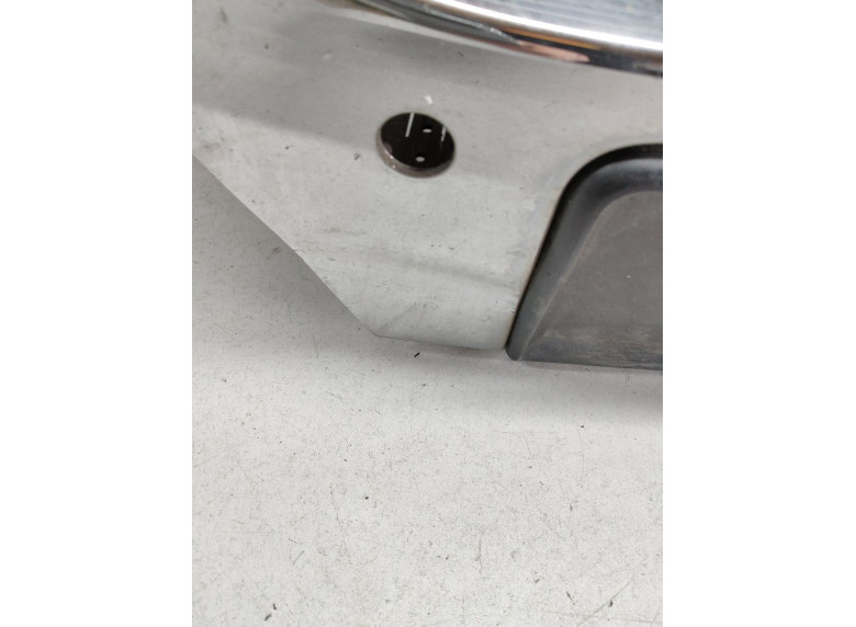 Решетка радиатора к Volkswagen Passat, 2006г.