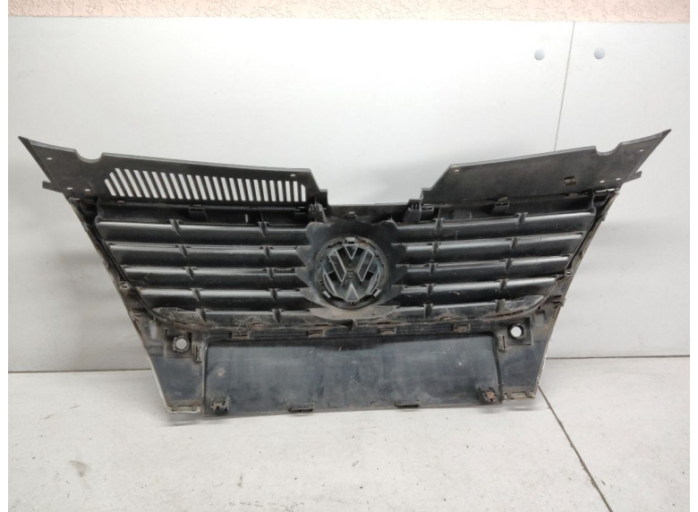 Решетка радиатора к Volkswagen Passat, 2006г.
