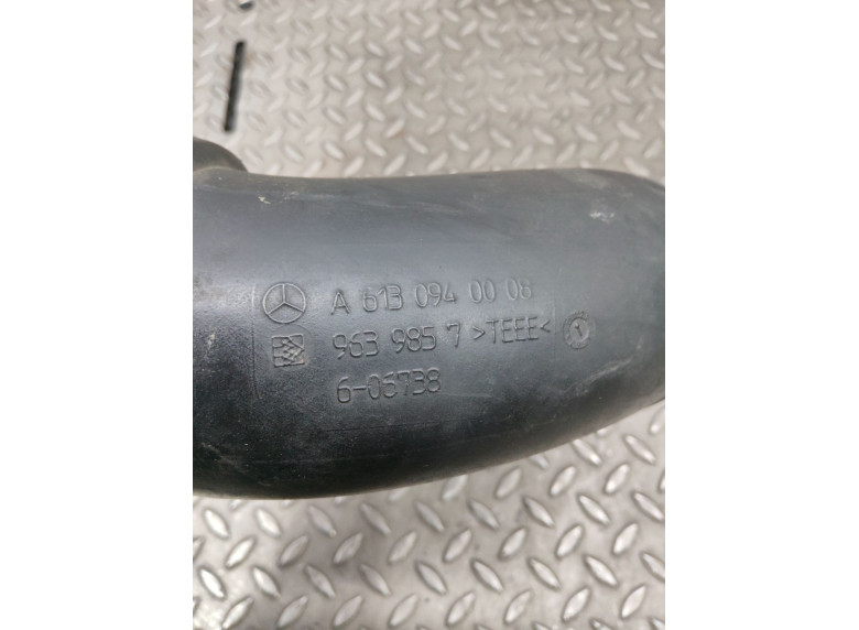 Патрубок воздушного фильтра к Mercedes 210, 2002г.
